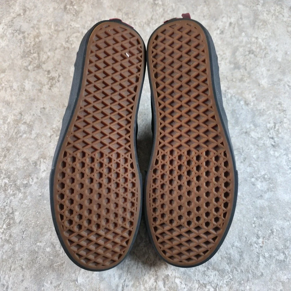 Vans Womens 10 Triple Black Gum‎ Skate Shoes Punk Grunge Athletic Sneakers